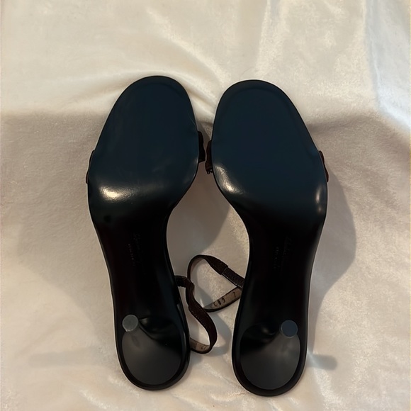 FERRAGAMO HEELS - Picture 10 of 16